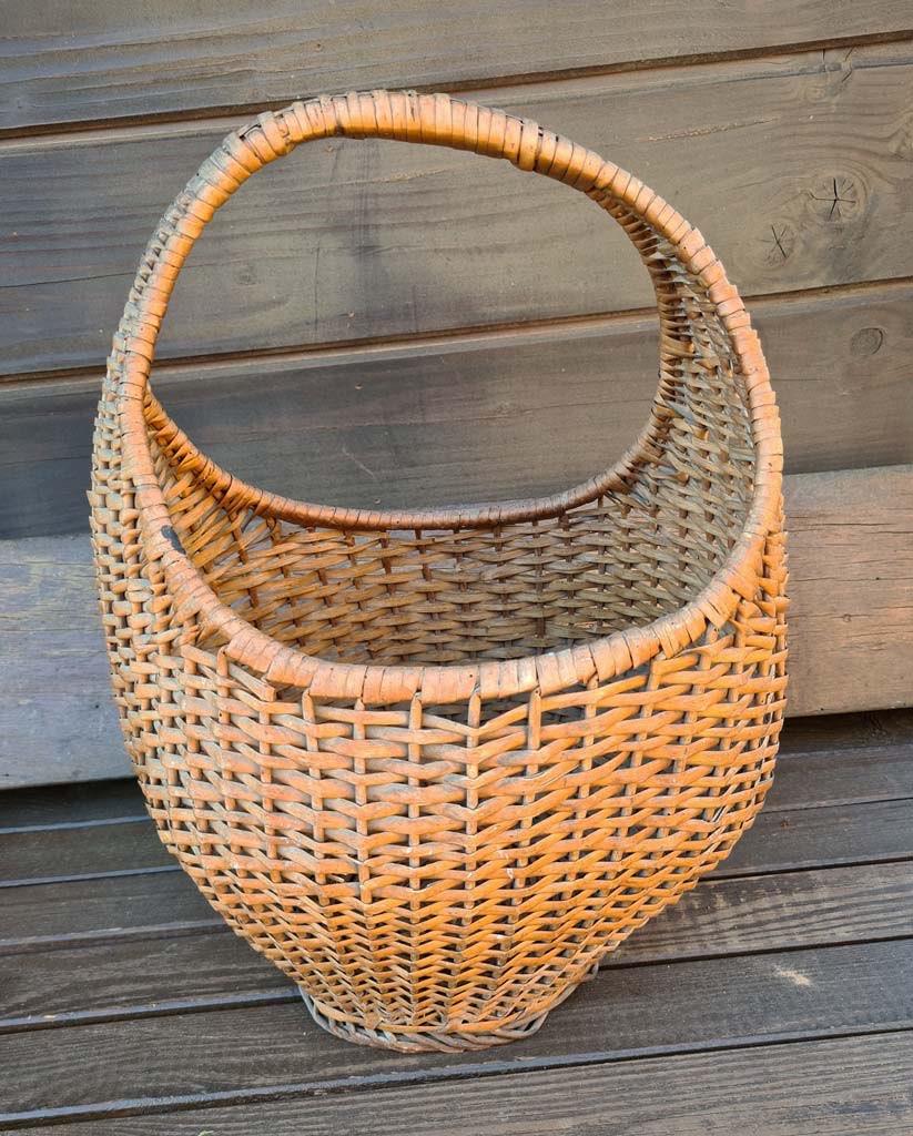 vintage rieten mand - gondelmand - zie info aub, Huis en Inrichting, Woonaccessoires | Schalen en Manden, Ophalen, Mand
