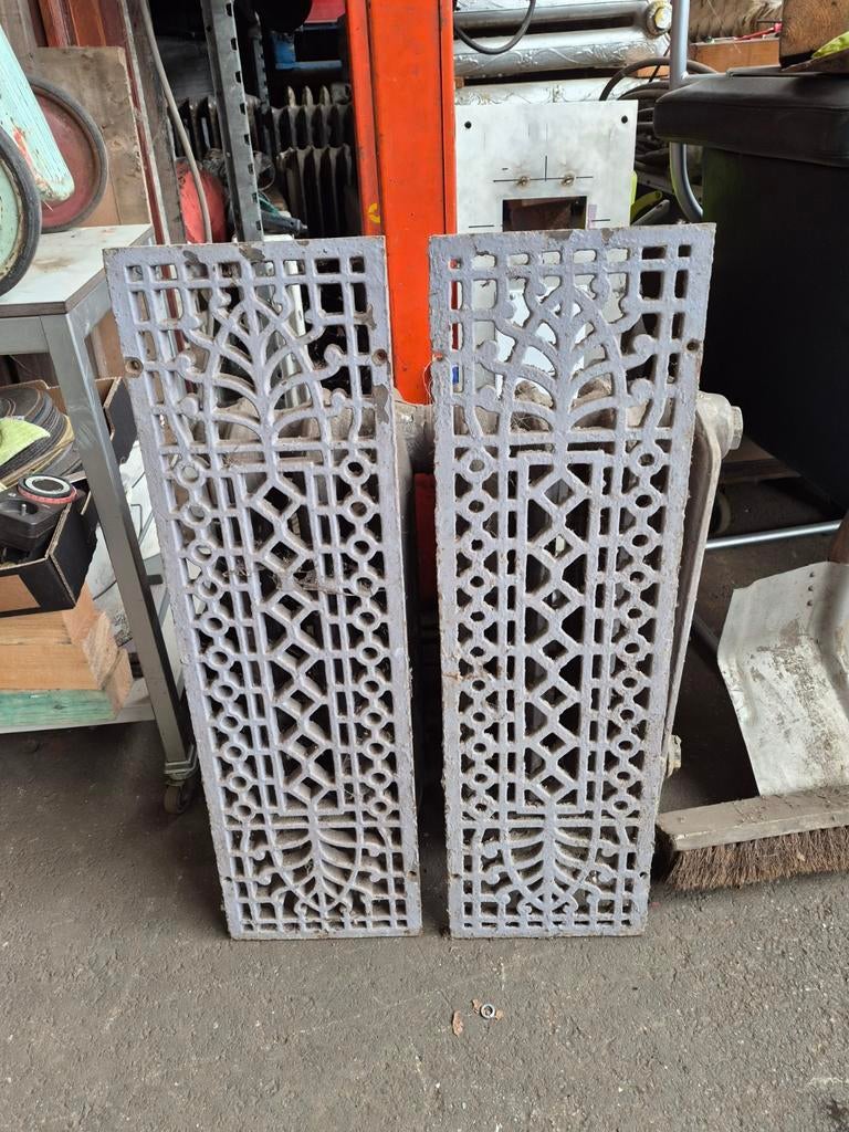 2 grilles en fonte, Enlèvement ou Envoi