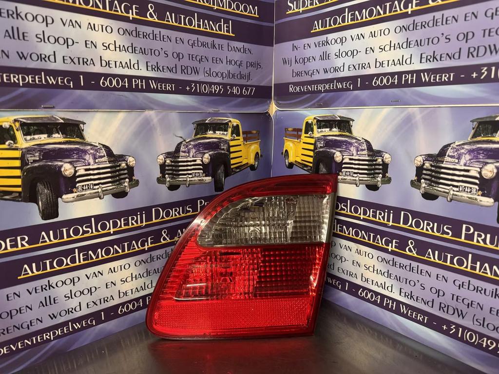 Mercedes E klasse combi achterlicht rechts, Gebruikt, Mercedes-Benz AG, Mercedes-Benz, Mercedesstrasse 120
70372  Stuttgart, DE