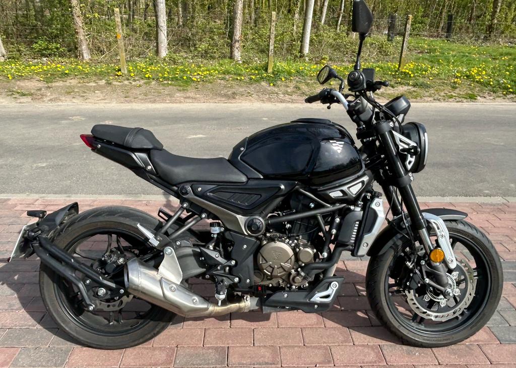 Voge 300 AC, Motoren, Ophalen