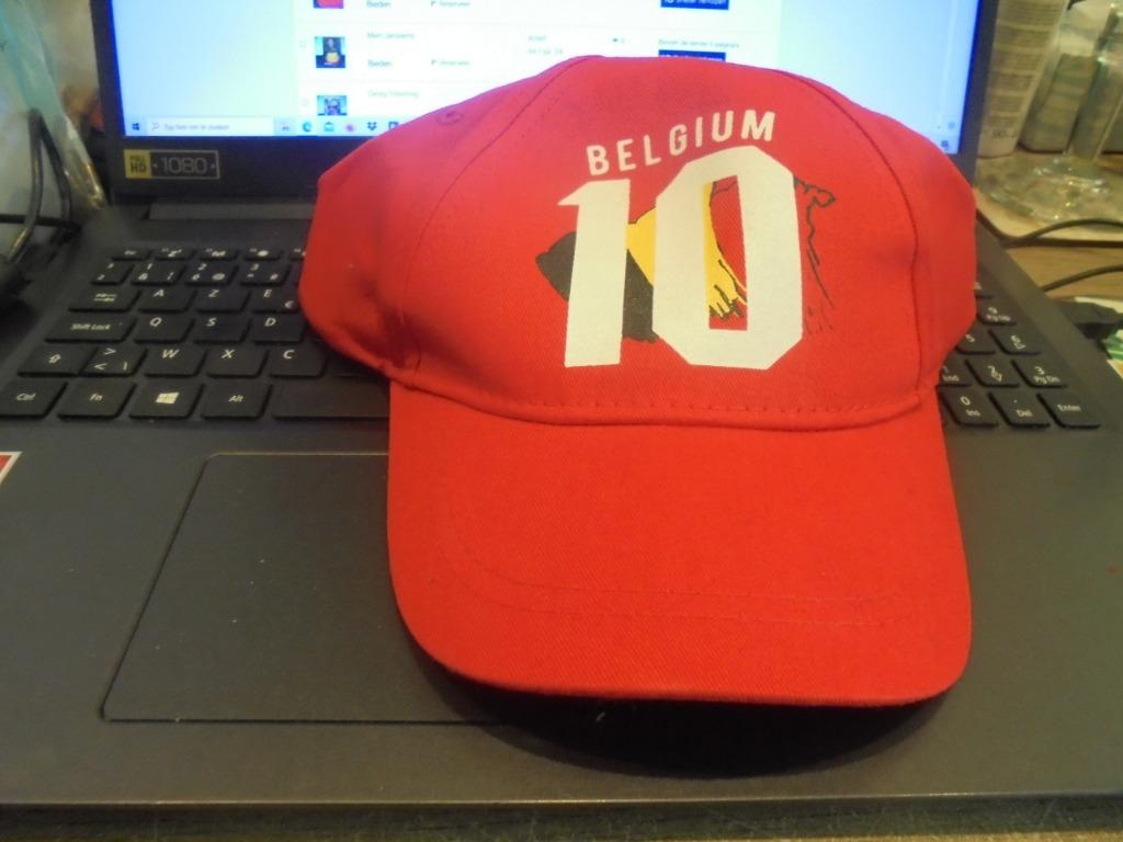 pet Rode Duivels, Ophalen of Verzenden, Zo goed als nieuw, Pet of Muts