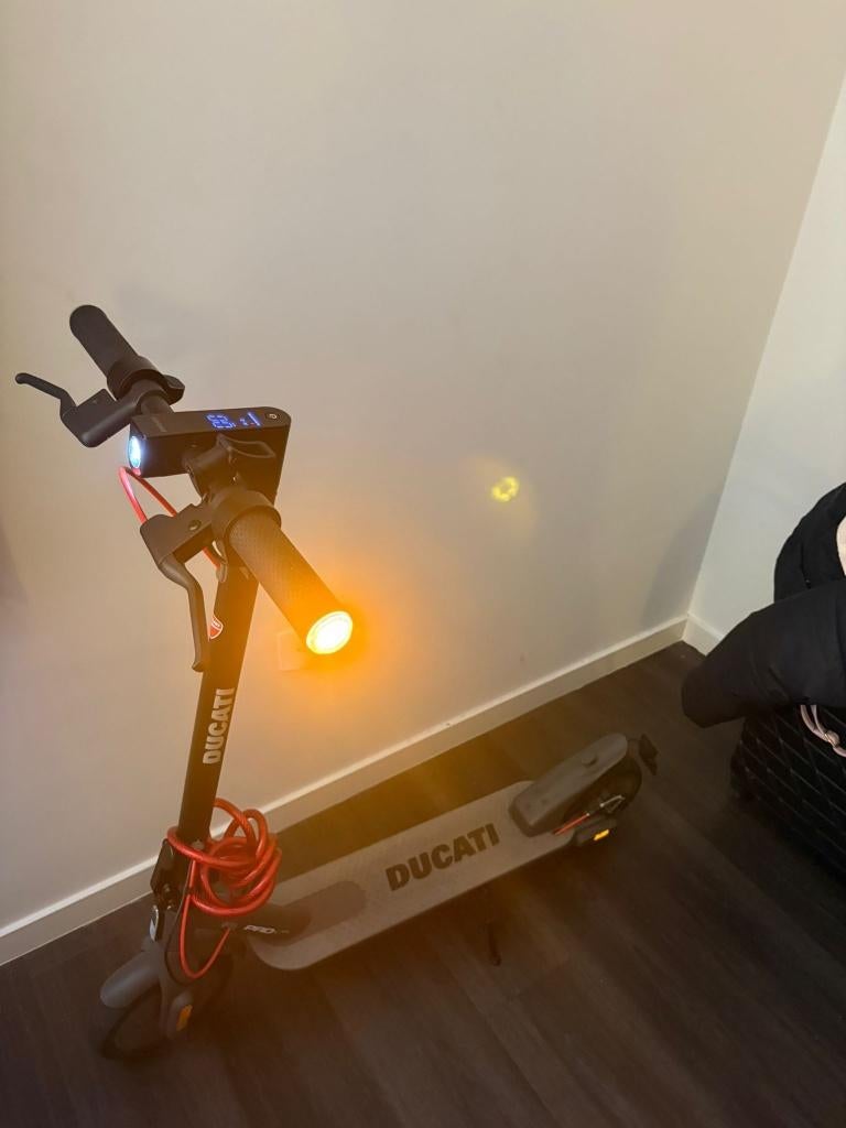 Ducatti step, Fietsen en Brommers, Steps, Ophalen of Verzenden, Nieuw, Elektrische step (E-scooter), Ducati