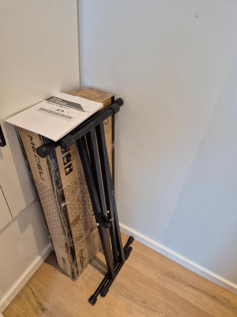 Keyboard MEDELI MK100 en staander STAGG KXS-A6, Ophalen, 61 toetsen, Met standaard, Zo goed als nieuw