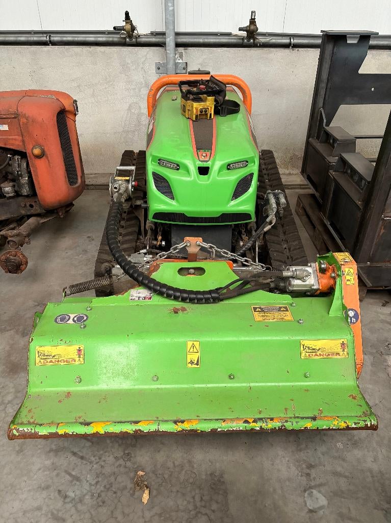 Grimpeur vert LV 300, Articles professionnels, Machines & Construction | Jardin, Parc & Sylviculture, Enlèvement, Faucheuse