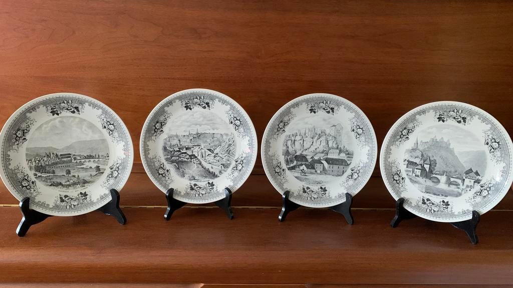 Villeroy € Boch. Assiettes avec support en bois., Antiquités & Art, Antiquités | Assiettes décoratives & Carrelages, Enlèvement