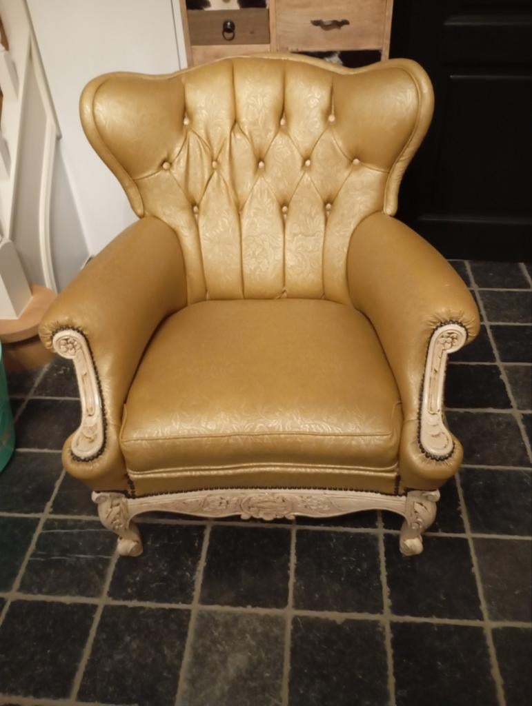 Fauteuil doré à motif floral., Enlèvement