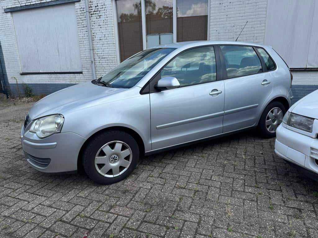 Volkswagen VW Polo 1.4 benzine 2006, Auto's, Volkswagen, Voorwielaandrijving, Zwart, 4 cilinders, Radio