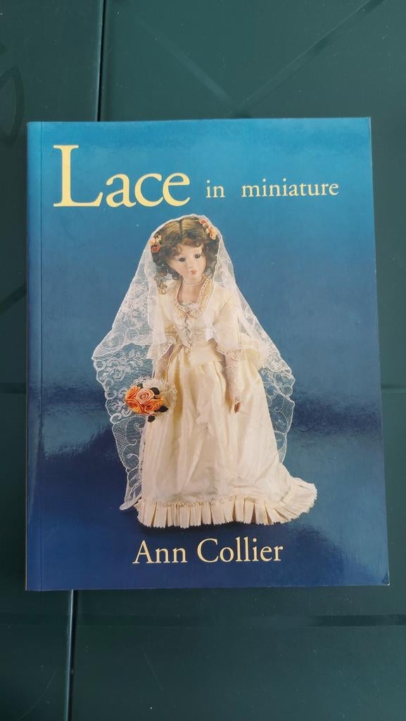 Dentelle aux fuseaux de dentelle en collier miniature ann, Enlèvement ou Envoi, Comme neuf, Autres types