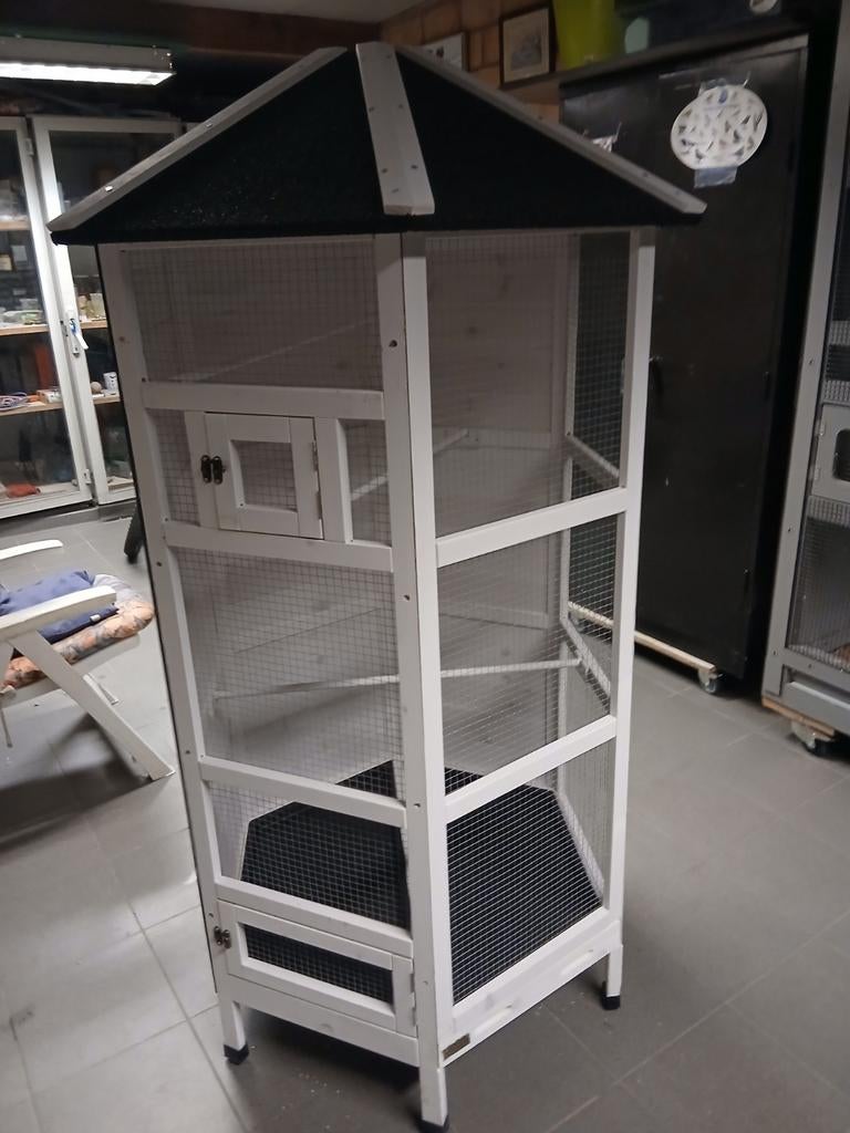 Splinternieuwe  voliere, Ophalen