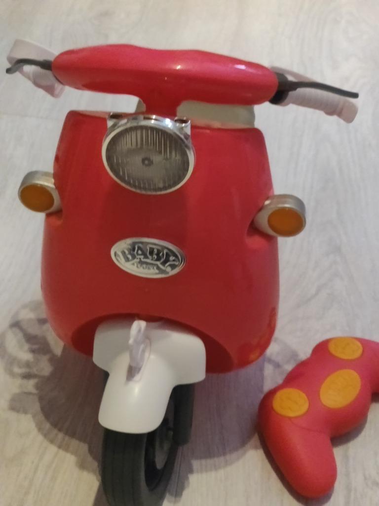 Vespa télécommandée baby Born Neuve, Enfants & Bébés, Jouets | Poupées, Enlèvement, Neuf, Autres types