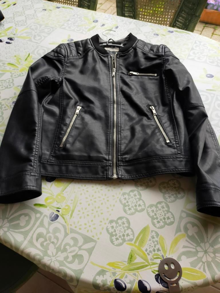 Zwarte leder look jacket maat 146., Enlèvement, Comme neuf, Noir
