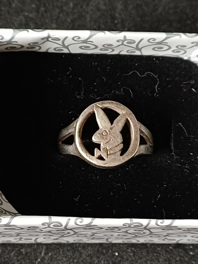 Mooie zilveren ring met Playboy Bunnie, Ophalen
