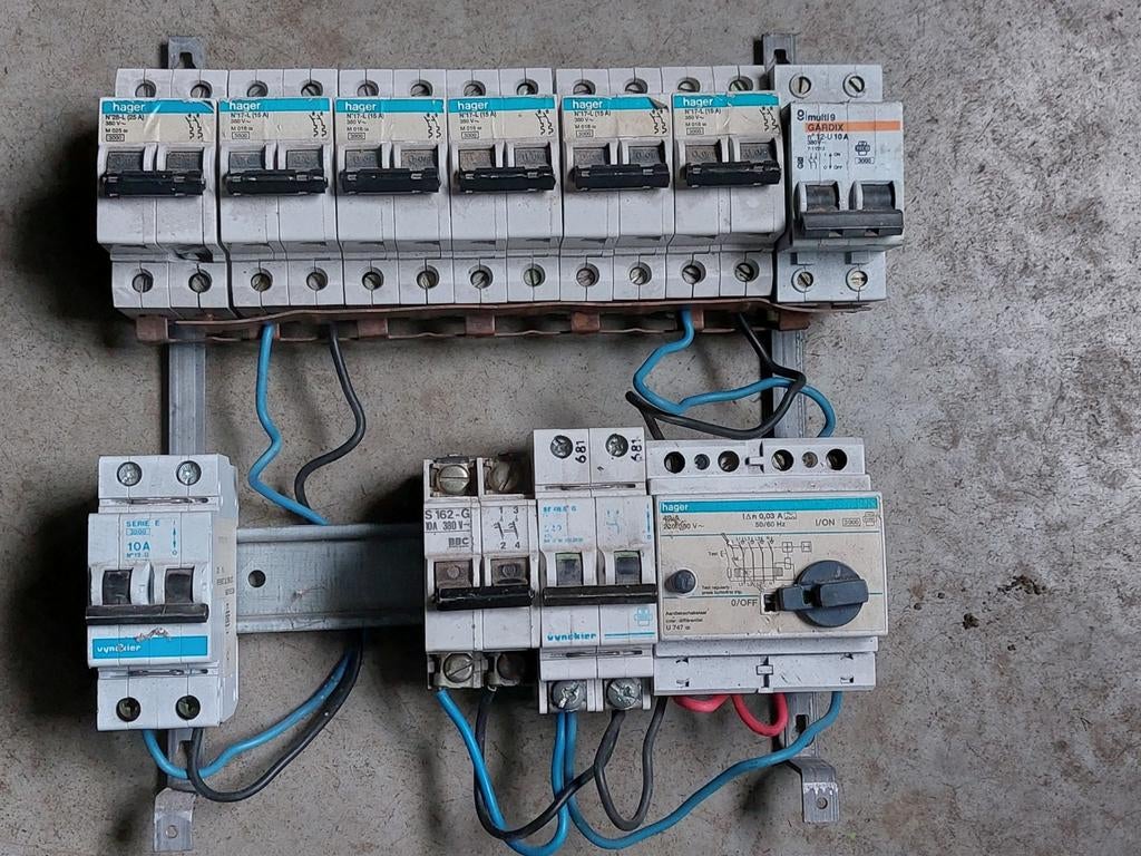 Différentiel et disjoncteurs Hager, Enlèvement ou Envoi, Utilisé