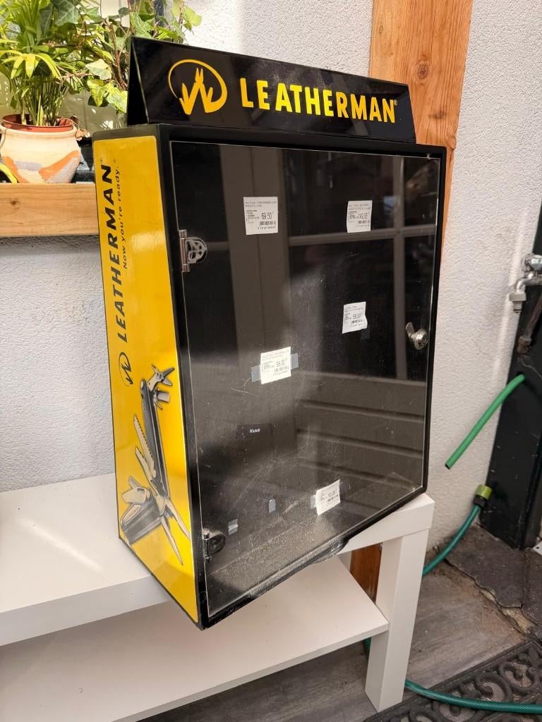 VITRINE DE MAGASIN LEATHERMAN 60 X 40 2 faces, Caravanes & Camping, Outils de camping, Enlèvement ou Envoi, Utilisé