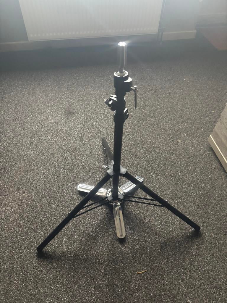 Tripot voor oefenhoofd kapper, Ophalen, Zo goed als nieuw