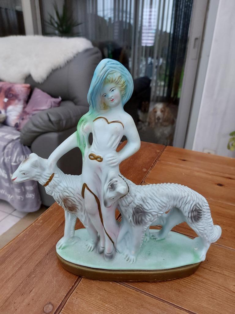 vintage beeld dame met windhonden, Ophalen of Verzenden