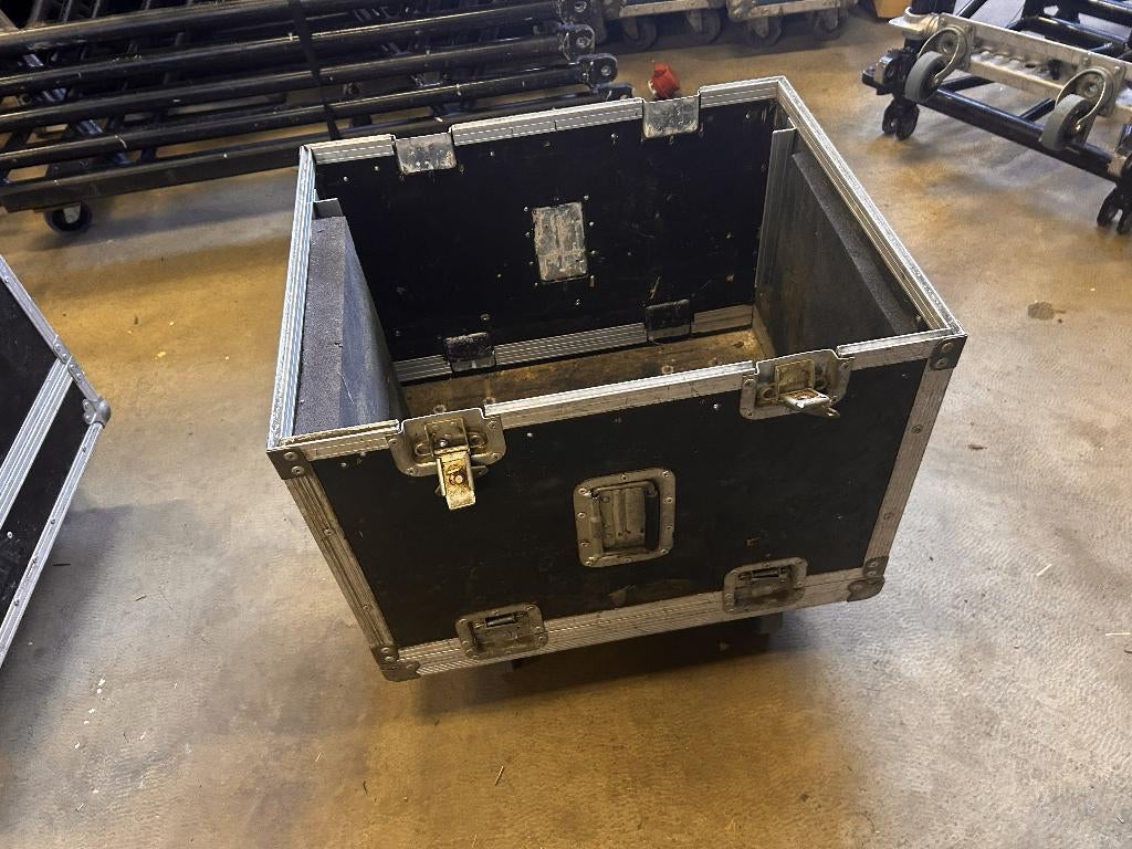 Flightcase – op wielen, Ophalen, Gebruikt, Flightcase