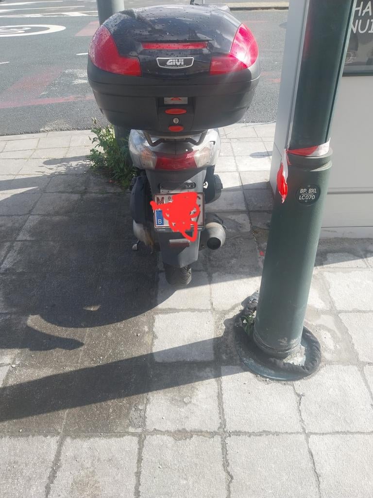 Deux scooter honda dylan ses 125 très bon état aucun problèm, Motos