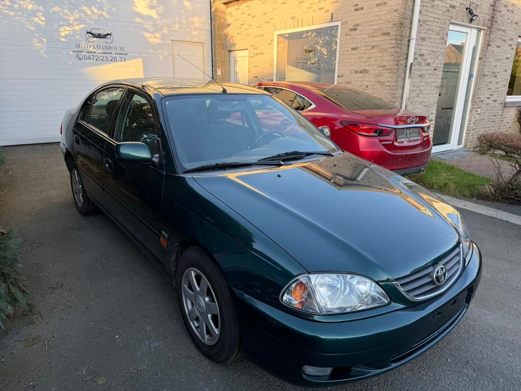 Toyota Avensis ATTICA 1.6vvti, Auto's, Toyota, Voorwielaandrijving, 4 deurs, Stof, Zwart