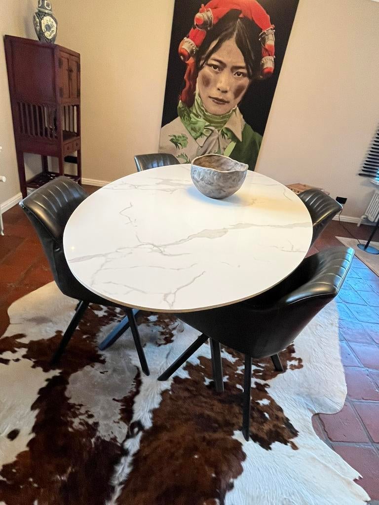 Keramische ovalen tafel met 4 stoelen, Huis en Inrichting, Ophalen, Zo goed als nieuw