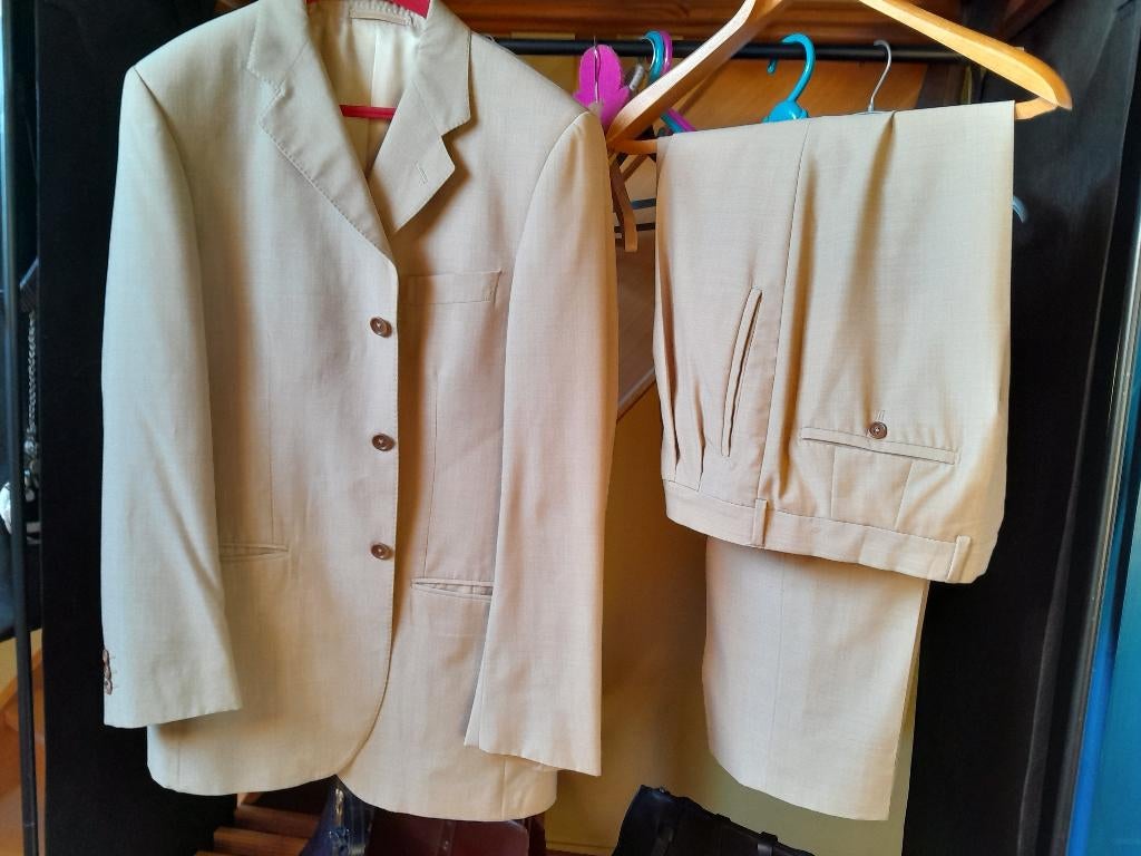 herenkostuum, Ophalen