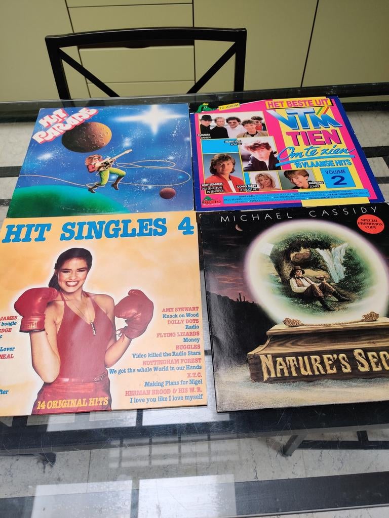 4 vinyles, Enlèvement