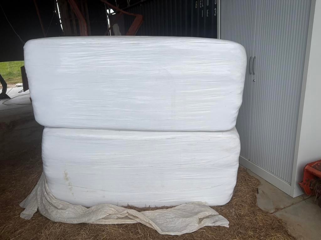 2 grote balen voordroog, Dieren en Toebehoren, Dierenvoeding, Ophalen