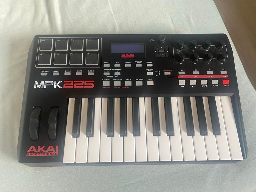 AKAI MPK 225, Muziek en Instrumenten, Ophalen, Zo goed als nieuw