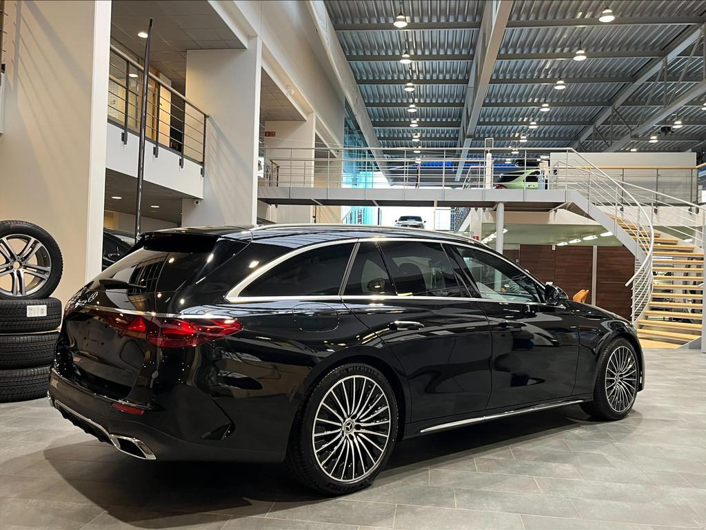 Mercedes-Benz E-klasse Estate E 300 e Star Edition Nieuwe wa, Auto's, Mercedes-Benz, Automaat, 4 cilinders, Zwart, Plug-in hybride