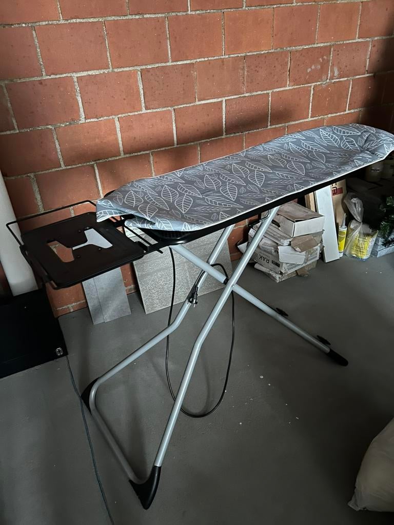 Strijkplank + kapstokken, Enlèvement, Comme neuf