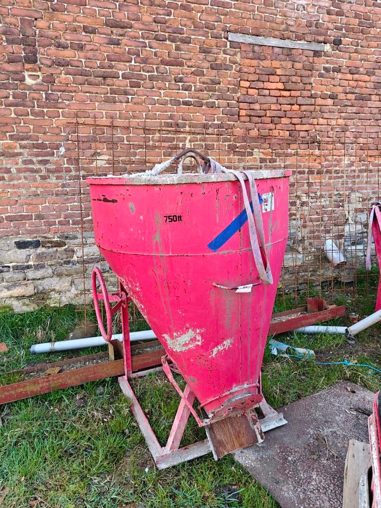 Cuva beton pour grue tour 750l, Zakelijke goederen