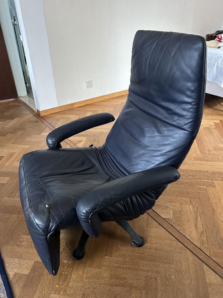 Jori blauw lederen relaxfauteuil Symphony roterend op voet, Enlèvement, Utilisé, Cuir, Modern design