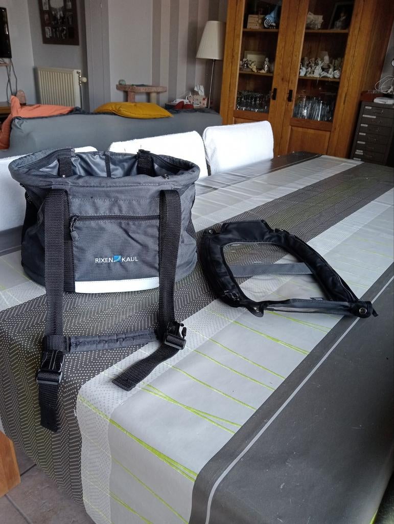 Poezen of hondenmand voor fiets, Ophalen