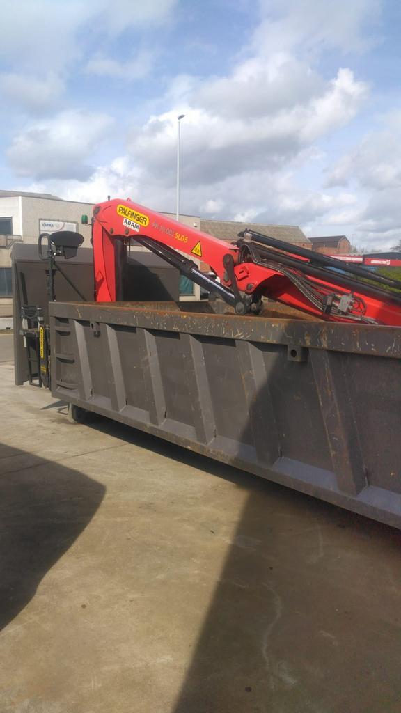 Conteneur à benne basculante avec grue, Enlèvement ou Envoi