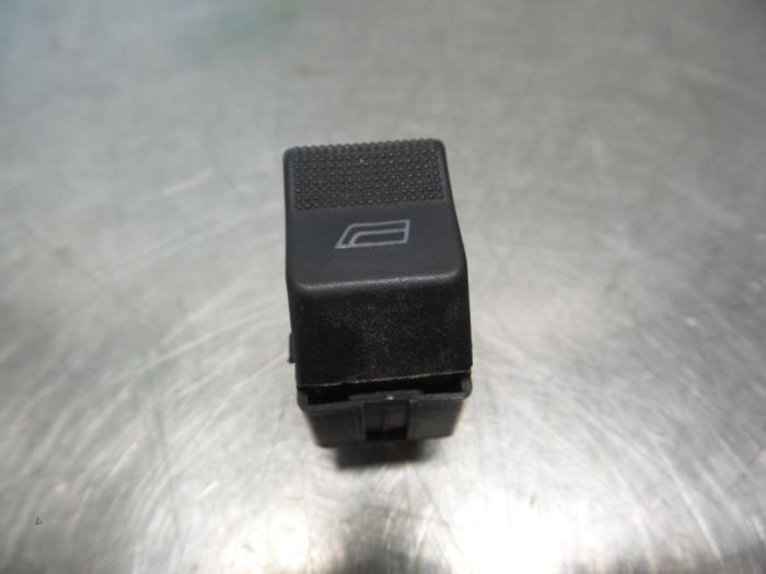 Commutateur vitre électrique d'un Audi A8 (A8 94-), -, 3 mois de garantie, Audi, Utilisé