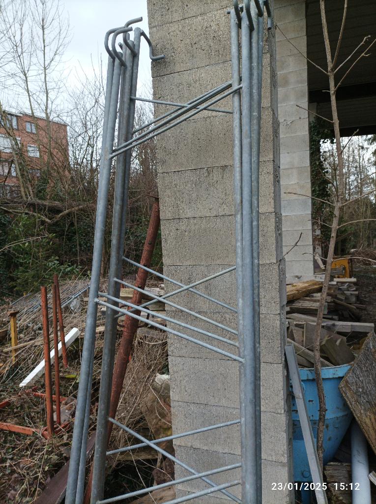 GARDES-CORPS POUR ECHAFAUDAGE, GOULOTTE A GRAVATS ET GITES, Bricolage & Construction, Enlèvement