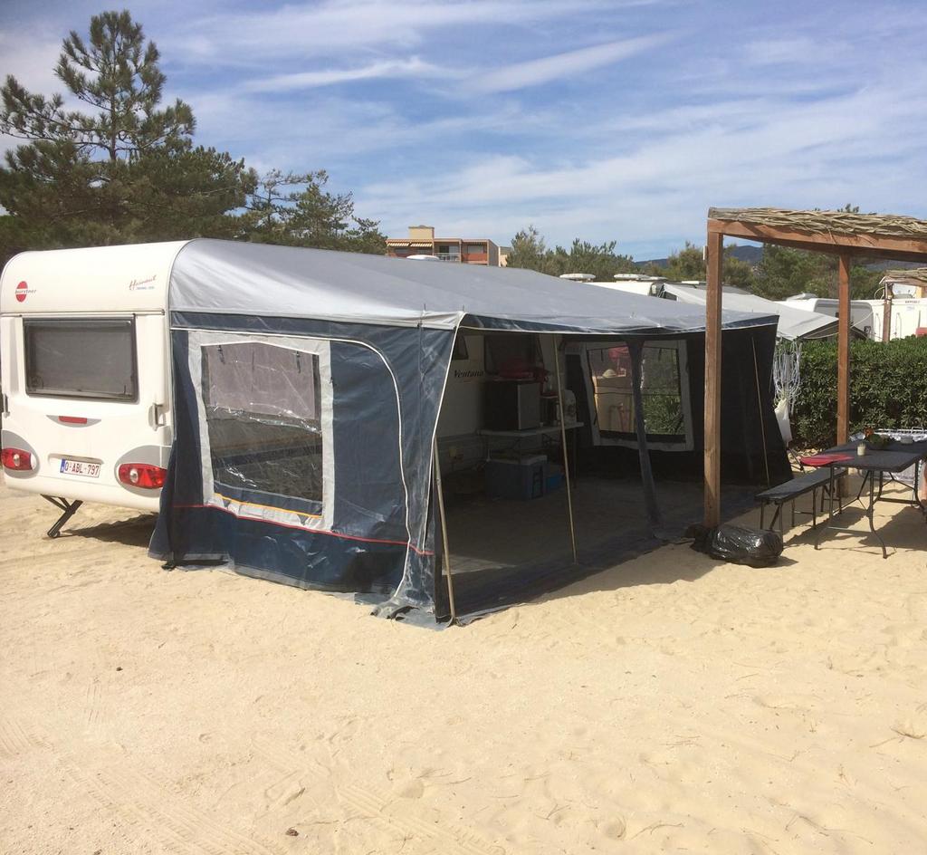 Caravane, Caravans en Kamperen, Caravans, tot en met 4, 1250 - 1500 kg, Bürstner, 7 tot 8 meter, Douche, Fietsenrek, Gascomfoor