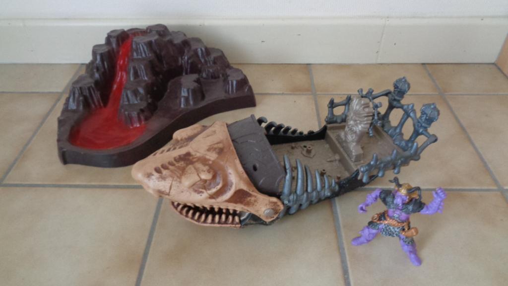 Haaienboot met rots, Ophalen, Zo goed als nieuw