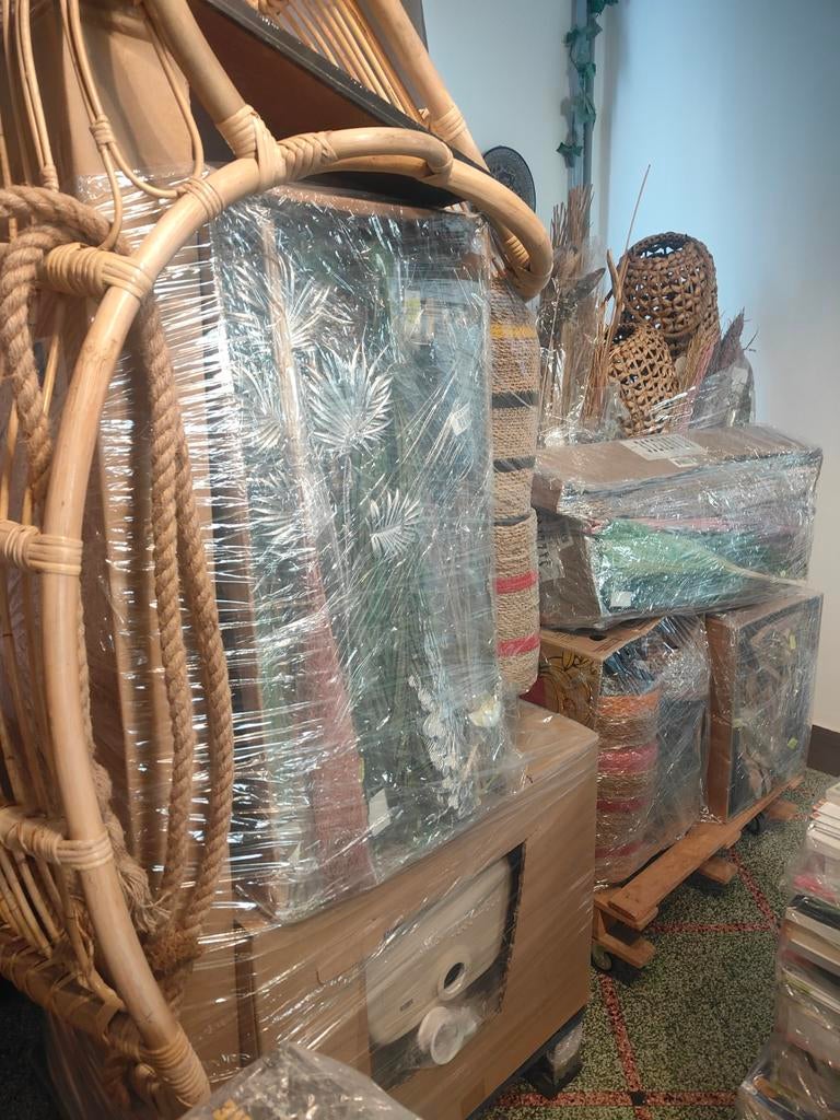 3 PALETTES DE SOLDERIES + 2 PALETTES DE LIVRES OFFERTES, Enlèvement, Neuf