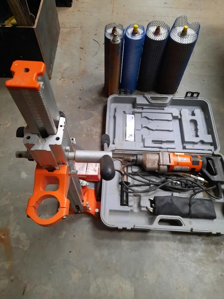 Diamant boormachine met standaard en boren, Ophalen, Gebruikt, 600 watt of meer, Boormachine