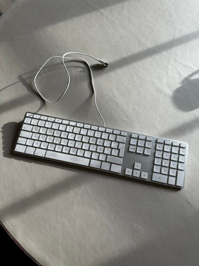 Clavier Apple AZERTY filaire, Ergonomique, Azerty, Enlèvement, Utilisé