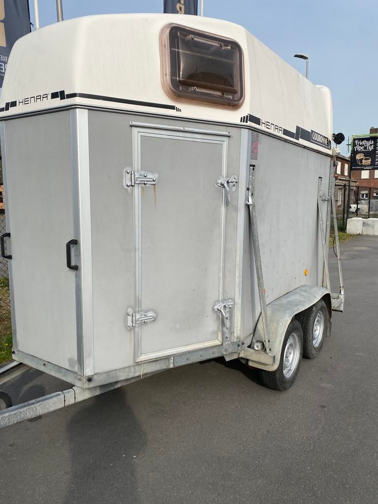 Paarderemorke voor 2 paarden., Dieren en Toebehoren, Paarden en Pony's | Trailers en Aanhangwagens, Ophalen, Gebruikt, Hout, 2-paards trailer