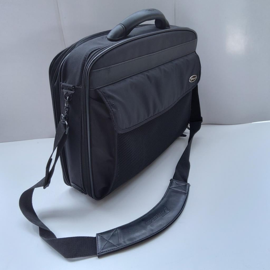 Laptoptas "Targus". Kwalitatief en functioneel!, Computers en Software, Laptoptassen, Ophalen, 17 inch of meer, Zo goed als nieuw