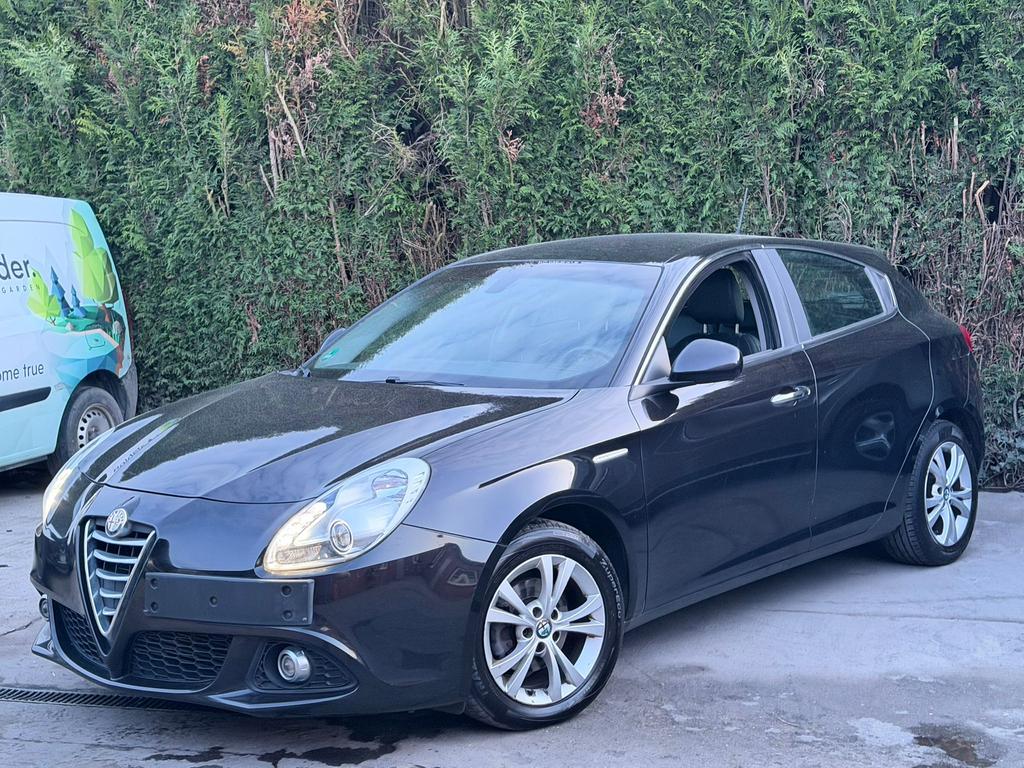 Alfa gulieta 2015 1.6 diesel 3000€ export of handelaar, Autos, Achat, Entreprise, Boîte manuelle, 5 portes