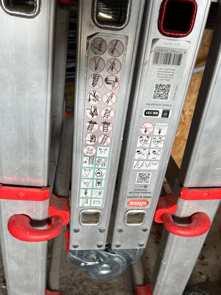 Altrex ladder, Ophalen, Zo goed als nieuw, Ladder