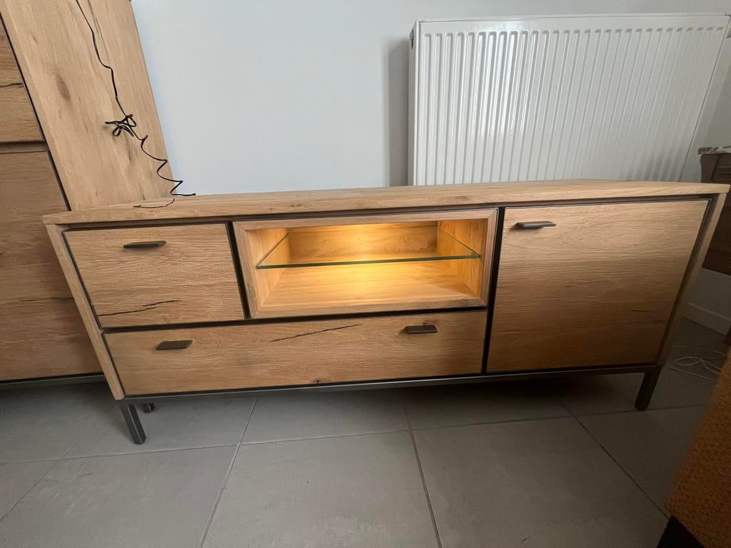 Tv kastje met licht, Ophalen, Met deur(en), 150 tot 200 cm, 50 tot 75 cm