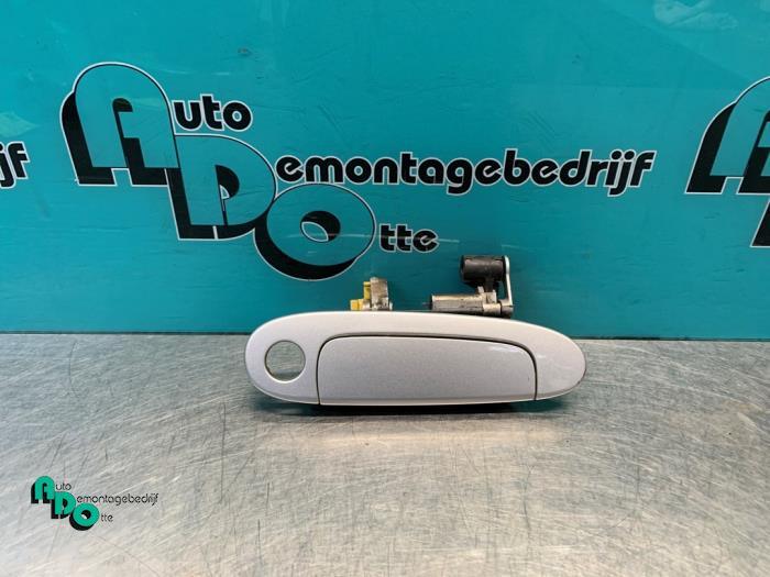 Poignée portière 2portes droite d'un Toyota Yaris (Yaris 1, Autos : Pièces & Accessoires, -, 3 mois de garantie, Toyota, Utilisé