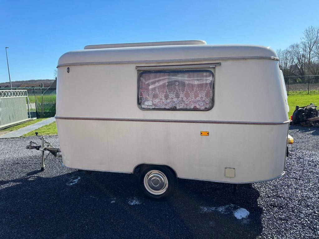 Eriba pan 750kg en bon état, Coin salon convertible, Jusqu'à 4 m, Réfrigérateur, Particulier