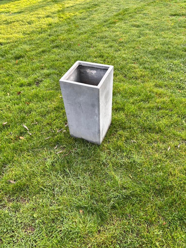Pot de fleurs gris aspect béton, Synthétique, Enlèvement, Utilisé, Rectangulaire