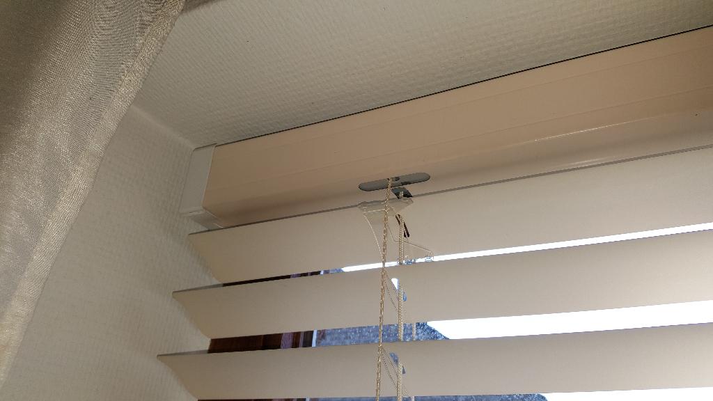 Luxaflex Alu jaloezieën (x2), Huis en Inrichting, Stoffering | Gordijnen en Lamellen, Ophalen, Klassiek, Zo goed als nieuw, 200 cm of meer